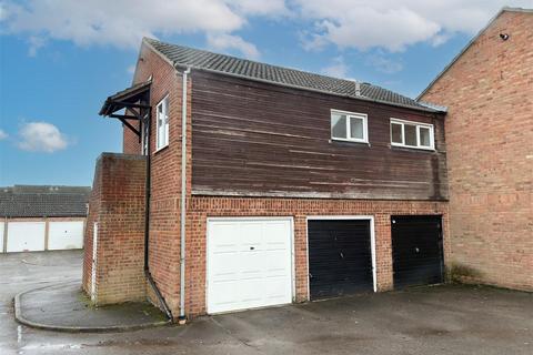 2 bedroom maisonette to rent, Hornbeam Close, Leighton Buzzard