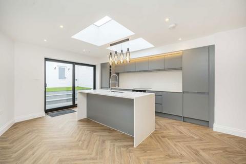 4 bedroom semi-detached house for sale, Bassingham Road, London SW18