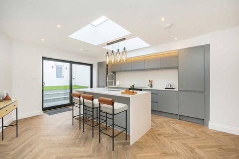 4 bedroom semi-detached house for sale, Bassingham Road, London SW18