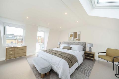 4 bedroom semi-detached house for sale, Bassingham Road, London SW18