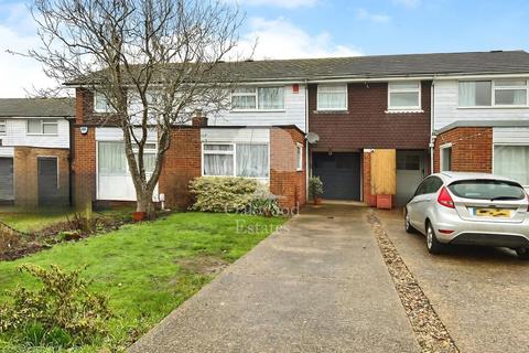 3 bedroom terraced house to rent, Vine Road, Slough SL2