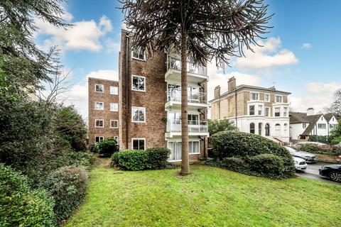 3 bedroom flat for sale, Cambridge Park, Twickenham TW1
