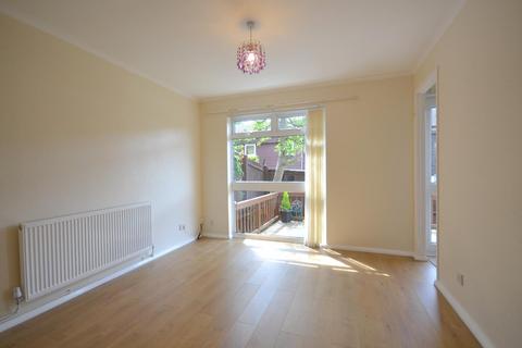 3 bedroom terraced house to rent, Nethermead Court, Northampton NN3