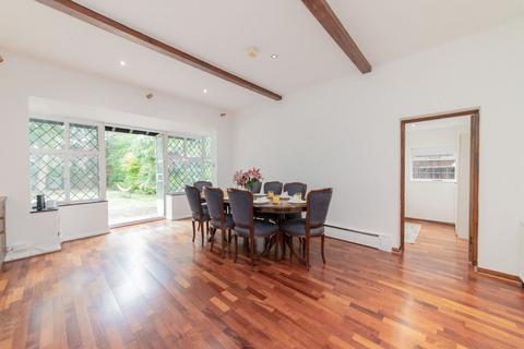 undefined, Canons Drive, Edgware, HA8