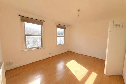 2 bedroom maisonette to rent, Chiswick Road, Edmonton