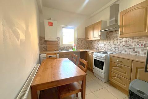 2 bedroom maisonette to rent, Chiswick Road, Edmonton