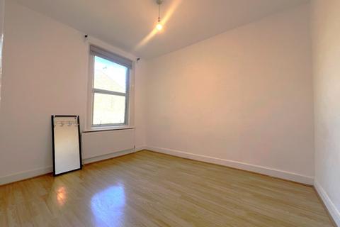 2 bedroom maisonette to rent, Chiswick Road, Edmonton