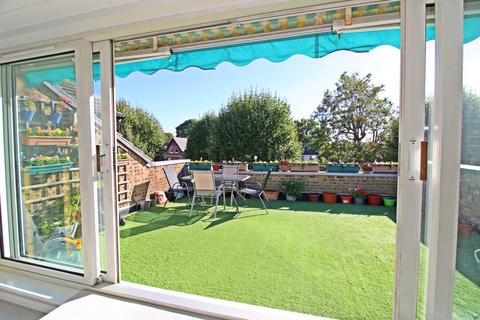 3 bedroom apartment for sale, Overbury Avenue, Beckenham, BR3