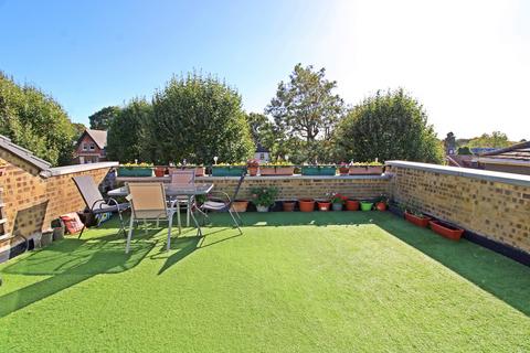 3 bedroom apartment for sale, Overbury Avenue, Beckenham, BR3