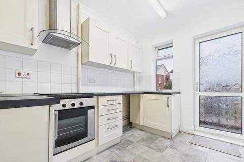 3 bedroom flat to rent, Victoria Road South, Merton Court Victoria Road South, PO5