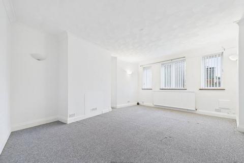 3 bedroom flat to rent, Victoria Road South, Merton Court Victoria Road South, PO5