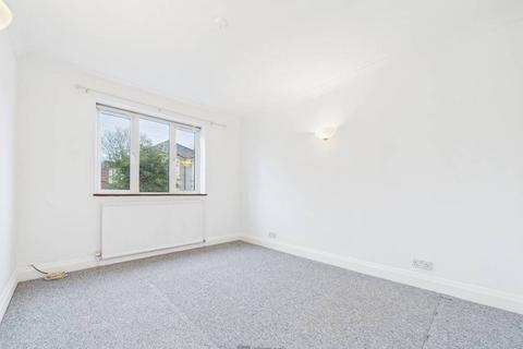 3 bedroom flat to rent, Victoria Road South, Merton Court Victoria Road South, PO5