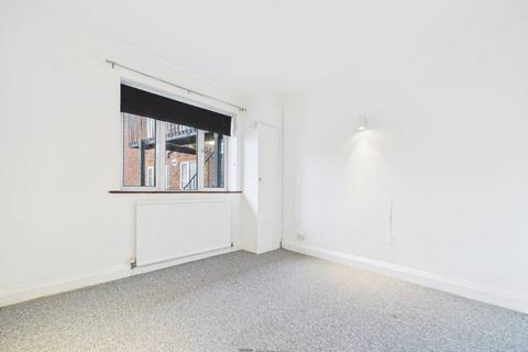3 bedroom flat to rent, Victoria Road South, Merton Court Victoria Road South, PO5