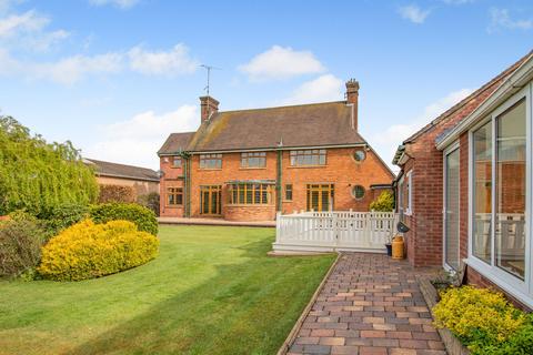 4 bedroom detached house for sale, Mold Road, Mynydd Isa, CH7