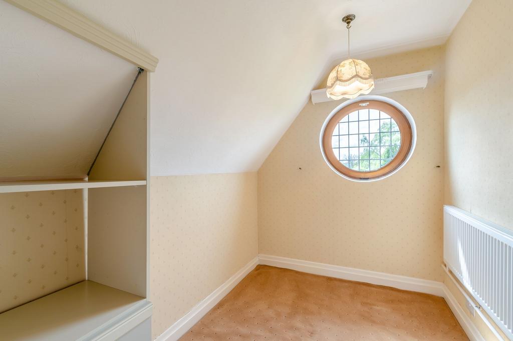Bedroom 2 walk-in wardrobe