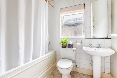 2 bedroom flat for sale, Leahurst Road, Hither Green, London, SE13