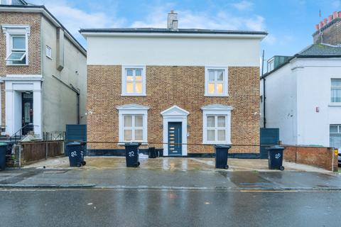 2 bedroom flat to rent, Flat 5, Limes Road SE13 6DE