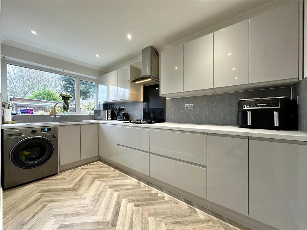 Stylish Modern Kitchen 747