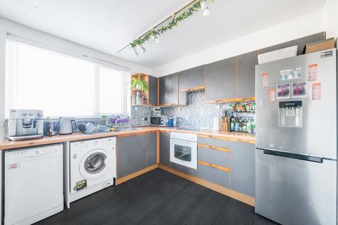 2 bedroom flat to rent, Bolton Road, London, W4