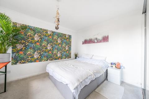 2 bedroom flat to rent, Bolton Road, London, W4