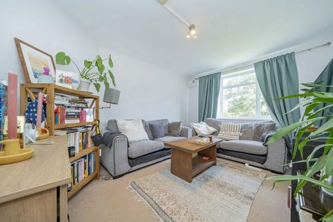 2 bedroom flat to rent, Friern Park, London N12
