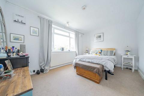 2 bedroom flat to rent, Friern Park, London N12