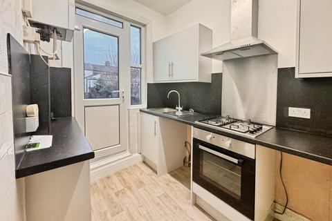 2 bedroom flat to rent, Tyrrel Drive, Southend-On-Sea