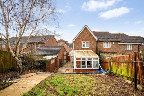 Chart Hills Close, Thamesmead