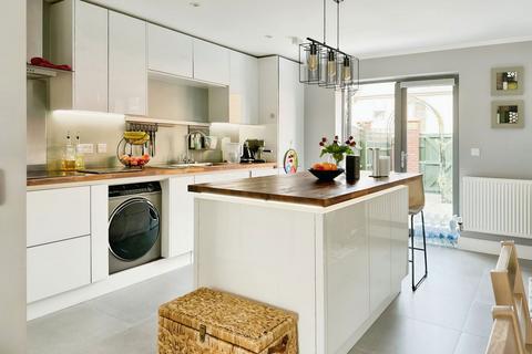4 bedroom terraced house for sale, The Square, Northampton NN5