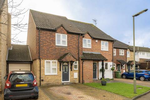 Wright Gardens, Shepperton TW17