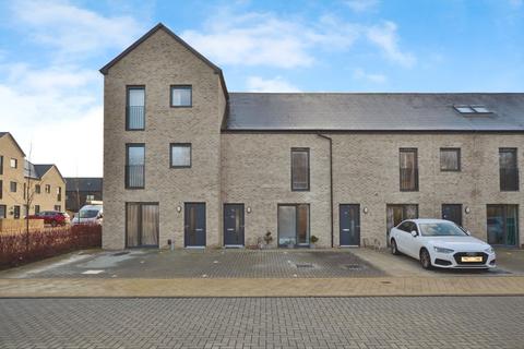 3 bedroom terraced house to rent, Broomview Path, Edinburgh, EH11
