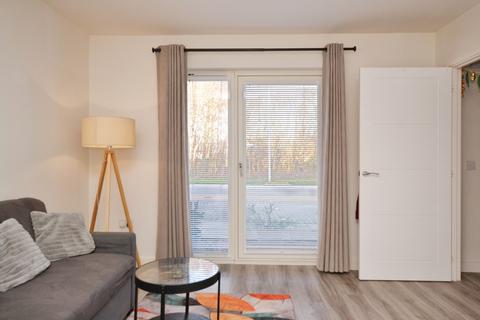 3 bedroom terraced house to rent, Broomview Path, Edinburgh, EH11