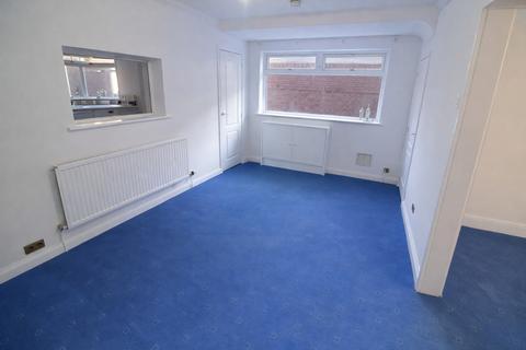 3 bedroom semi-detached house to rent, Ladbrooke Road, Tameside OL6