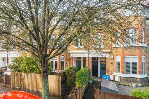 3 bedroom maisonette to rent, Wycliffe Road, London SW19