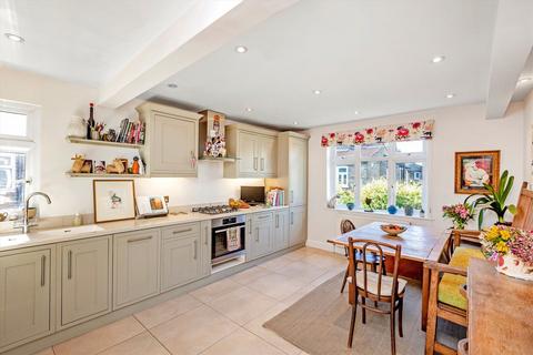 3 bedroom maisonette to rent, Wycliffe Road, London SW19