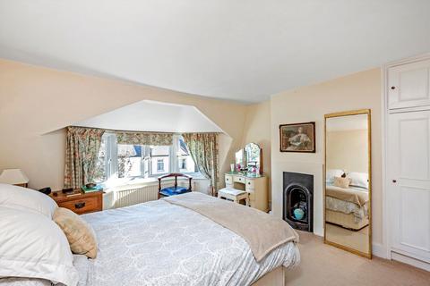 3 bedroom maisonette to rent, Wycliffe Road, London SW19