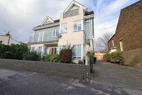 2 bedroom apartment to rent, South Avenue, Southend On Sea SS2