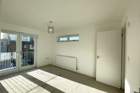 2 bedroom apartment to rent, South Avenue, Southend On Sea SS2