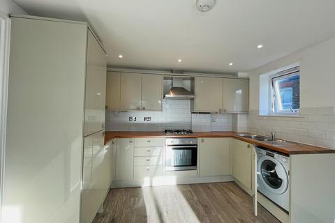 2 bedroom apartment to rent, South Avenue, Southend On Sea SS2