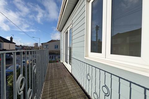 2 bedroom apartment to rent, South Avenue, Southend On Sea SS2