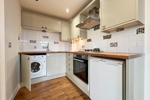 2 bedroom apartment to rent, South Avenue, Southend On Sea SS2