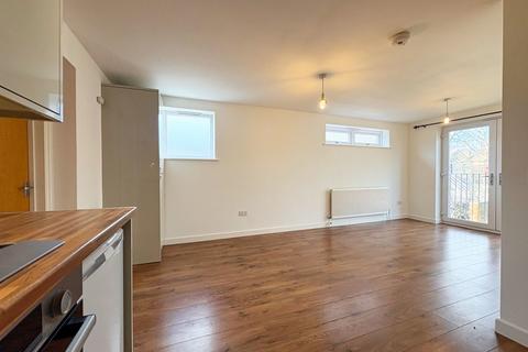 2 bedroom apartment to rent, South Avenue, Southend On Sea SS2