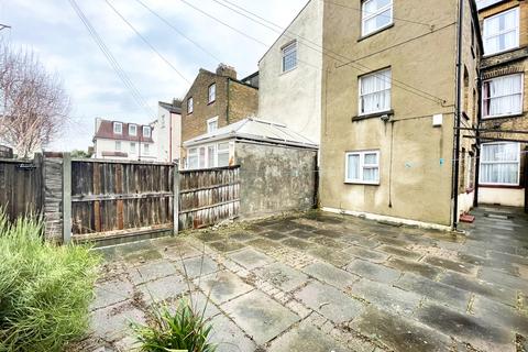 2 bedroom flat for sale, Wilson Road, Southend On Sea SS1