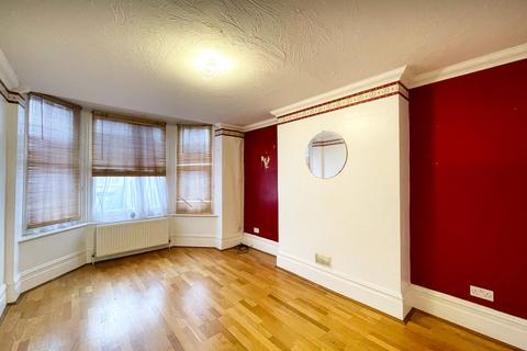 2 bedroom flat for sale, Wilson Road, Southend On Sea SS1