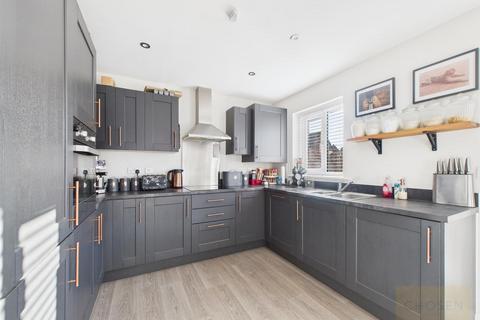3 bedroom end of terrace house for sale, Weaver Drive, Churchdown
