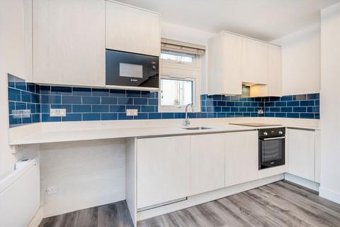 Studio to rent, St. Stephens Crescent, London W2