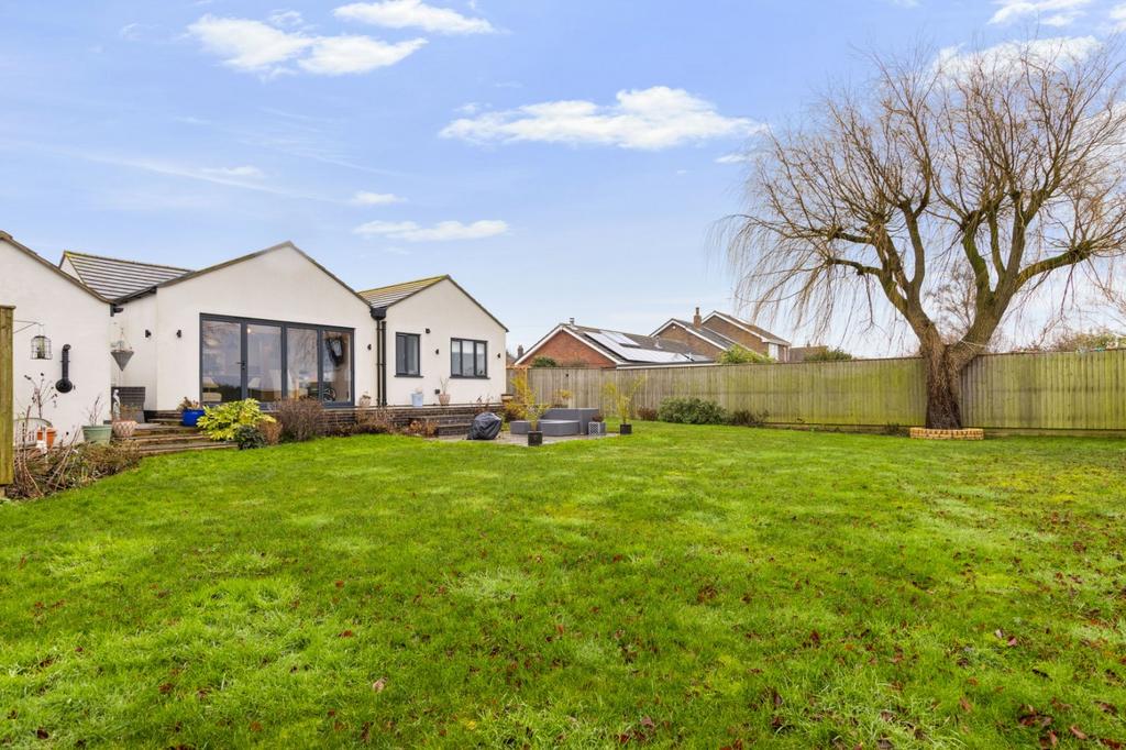 Extensive Lawn