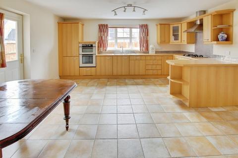 5 bedroom detached house for sale, Park View East, March PE15