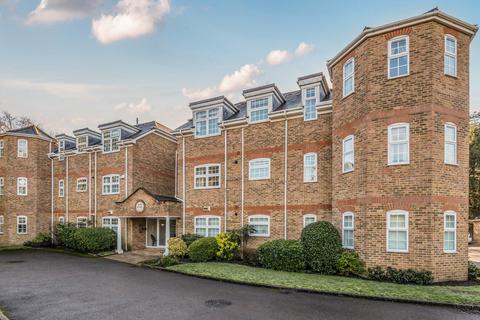 Oatlands Chase, Weybridge, Surrey, KT13