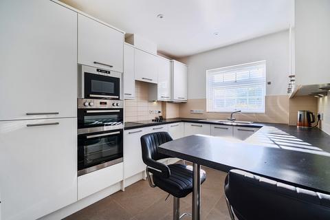 2 bedroom flat for sale, Oatlands Chase, Weybridge, Surrey, KT13